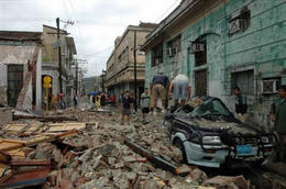 Holguín, el 8 de septiembre de 2008, tras el paso del huracán Ike. (AP)