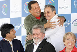 Raúl Castro y Hugo Chávez