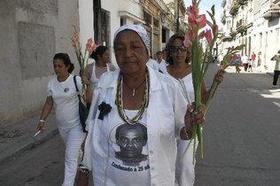 Reina Luisa Tamayo Danger, madre del disidente Orlando Zapata, encabeza una peregrinación hasta la iglesia del Sagrado Corazón de La Habana, el 15 de marzo