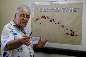 Elizardo Sánchez, director de la Comisión Cubana de Derechos Humanos y Reconciliación Nacional, habla a la prensa en La Habana, el 17 de julio de 2010
