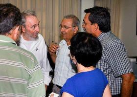 Fidel Castro visita al Centro Nacional de Investigaciones Científicas (CNIC) en La Habana