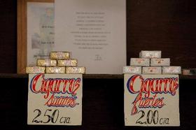 Cajetillas de cigarros a la venta en Cuba