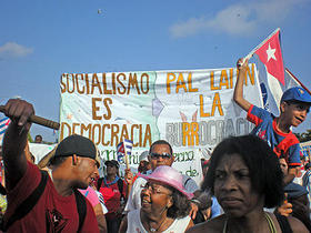 Activistas de la Red Solidaria Observatorio Crítico participan en el desfile del Primero de Mayo en La Habana. (fotografía de Jimmy Roque Martínez)