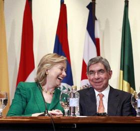 Oscar Arias y Hillary Rodhan Clinton