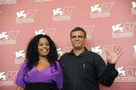 La actriz cubana Yahima Torres (izquierda) y el director francés Abdellatif Kechiche (derecha)