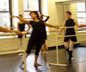 Caridad Martínez, durante una de sus clases en la Escuela de Ballet de Brooklyn