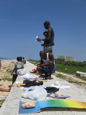 Público. (Playa del Chivo, Habana del Este)