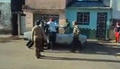 “Esbirro, dictador, abusador”, grita opositora a policía en protesta por arresto